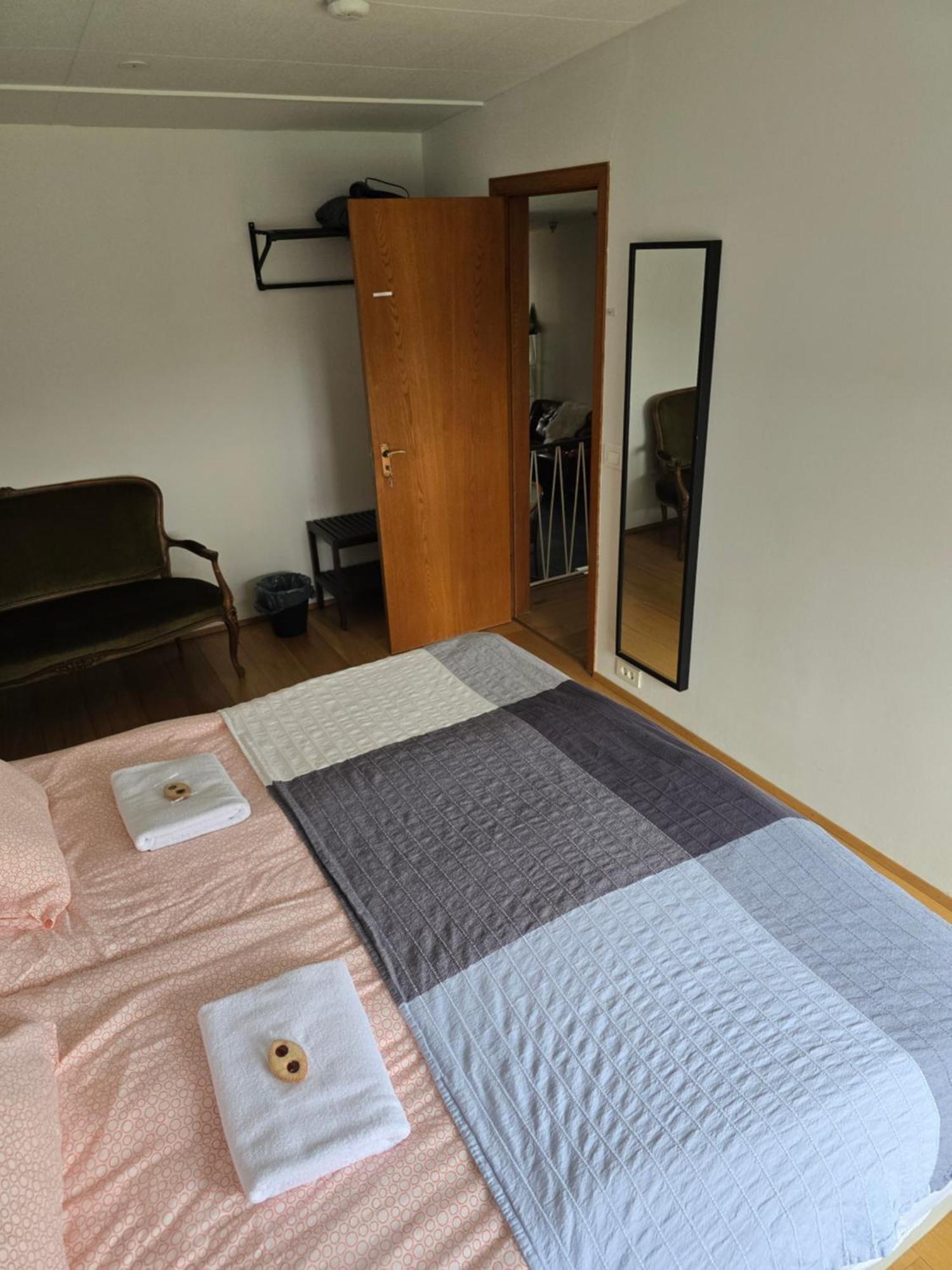 Spoi Guesthouse Хвольсвёдлюр Экстерьер фото